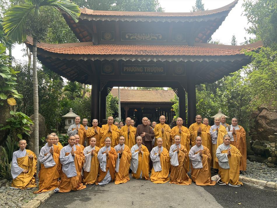 anh-nha-su